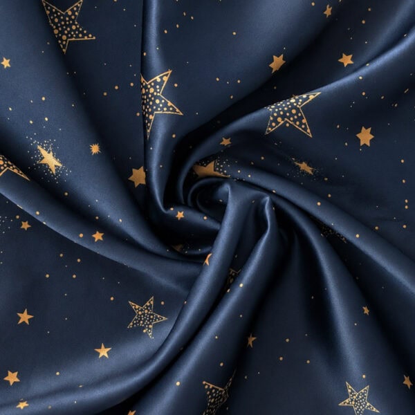 Šilko pagalvės užvalkalo Midnight Stars žvaigždžių rašto detalė