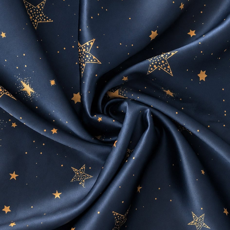 Šilko pagalvės užvalkalo Midnight Stars žvaigždžių rašto detalė